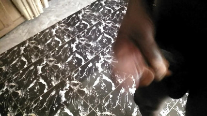 Moviesporn1: Uomo grosso cazzo che cerca di sborrare duramente