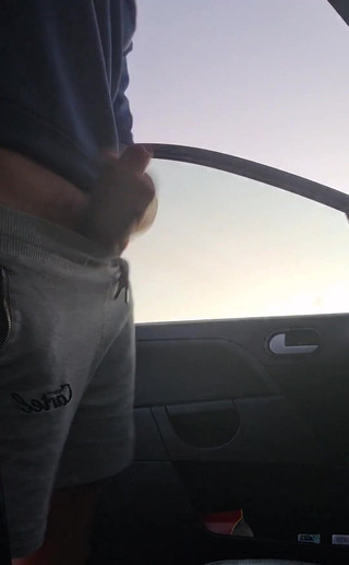 jay jenson: Esqueceu de carregar punheta no short cinza do lado country