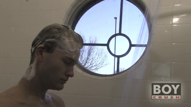 Boy Crush: Alec Showers off