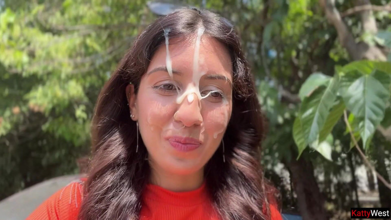 Katty West: 見知らぬ人とクレイジーなショットで茂みの中で公衆が彼女の顔に歩いて歩く