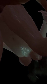 Fată drăguță brunetă adoră analul în picioare cu mâinile trase înapoi: porno 3D