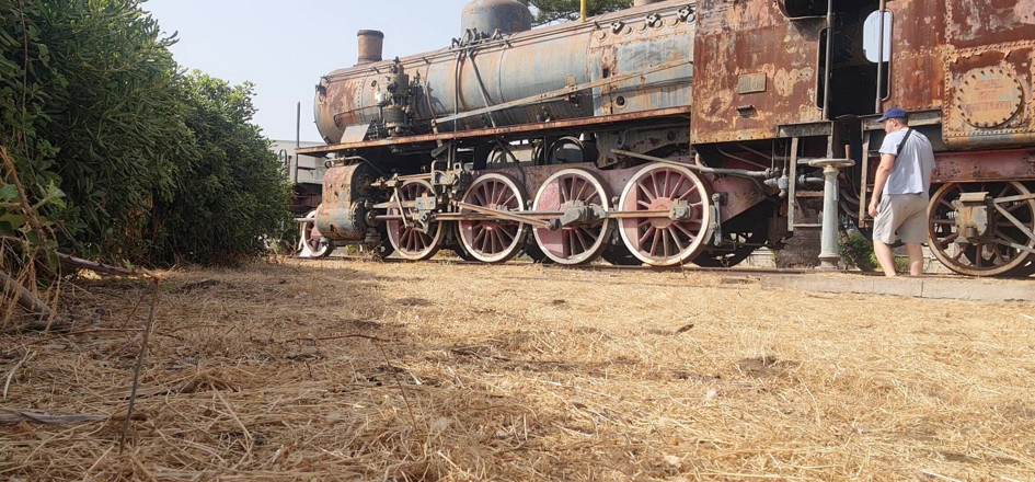 Mirko2589: Nude Near an Old Train