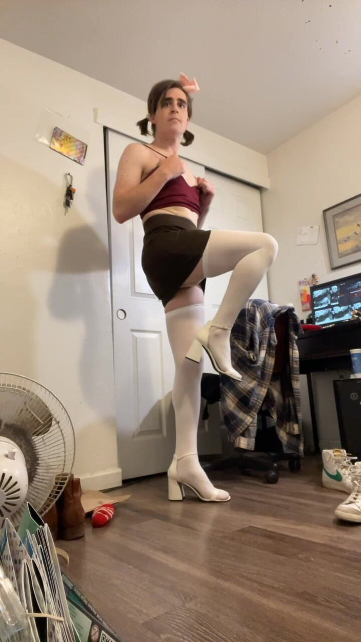 Jen Six: 娘娘腔 jenp5088 在各种适合的戏弄