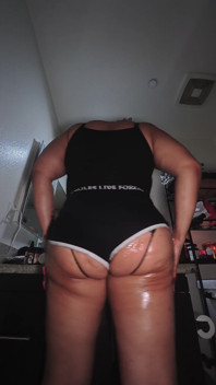 Latina mit dickem hintern