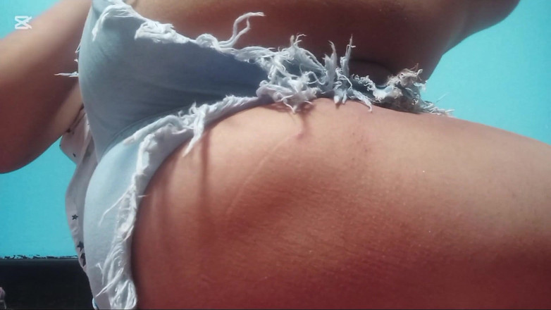 Lobicam: Aku lagi asik masturbasi pakai jari, hot bang1