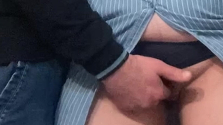 Niki studio: Sapık Yaşlı Adam Metro'da Parmaklarıyla Vajina Mastürbasyon Yapıyor