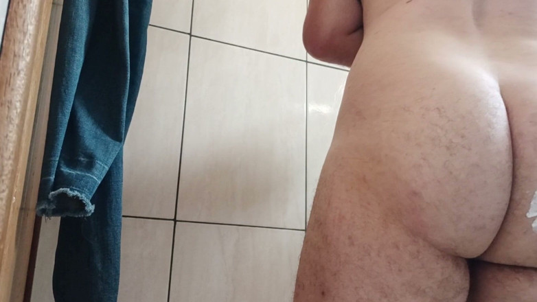 amateurbrazilian: 一边听asmr一边炫耀我紧致的小屁股