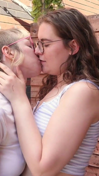 Lesbian Kissing & Jeans Wetting W Rosa & Carrie