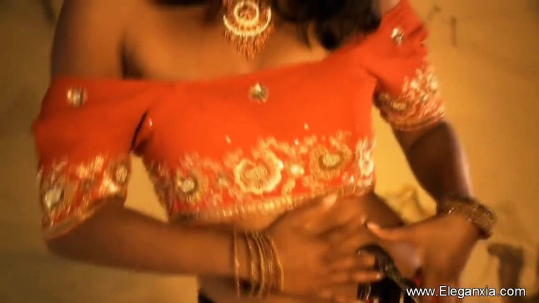 Eleganxia: Schöne indische stripperin mit kleinen titten zeigt ihren körper