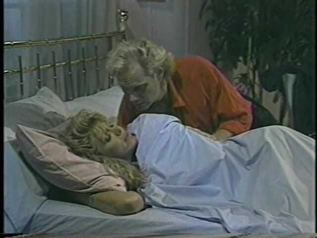 Old Good Porn: Classic clip with gorgeous all-natural porn queen giving good head...