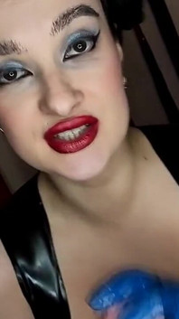 Il mio video porno fetish di 25 minuti super incredibile per te, cari fan! Guanti di gomma diversi, figa e culo cazzo.
