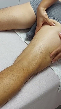 Masaj sırasında boşalma sürprizi! Büyük memeli sarışın masöz müşterisini iç çamaşırıyla boşalttı