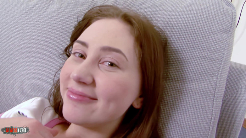 Porn-World: 18 yaşındaki Lana dildoyla oynuyor ve götünü sert siktiriyor