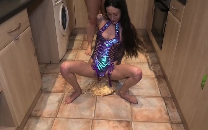 Catalia's lesbian filth: Сидя на моем торте на день рождения