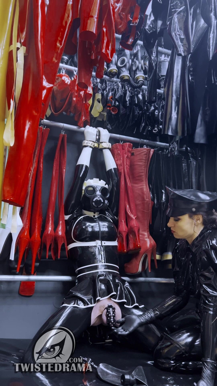 Twistedrama: Mucama francesa