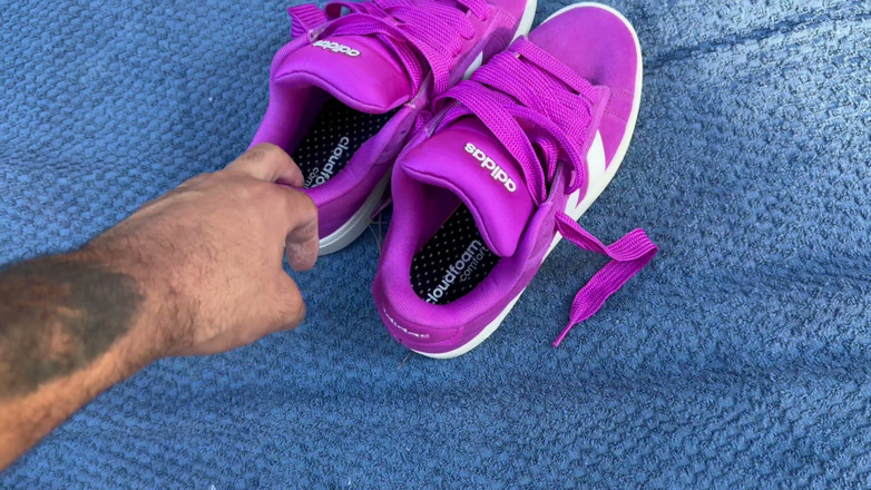 Sneakerlove513: Fucking and cumming outdoors in the park with the wife's...