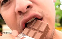 Heerlijke chocolade in mijn mond