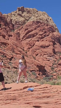 เบื้องหลังการถ่ายแบบ Ashley ที่ Red Rock Canyon