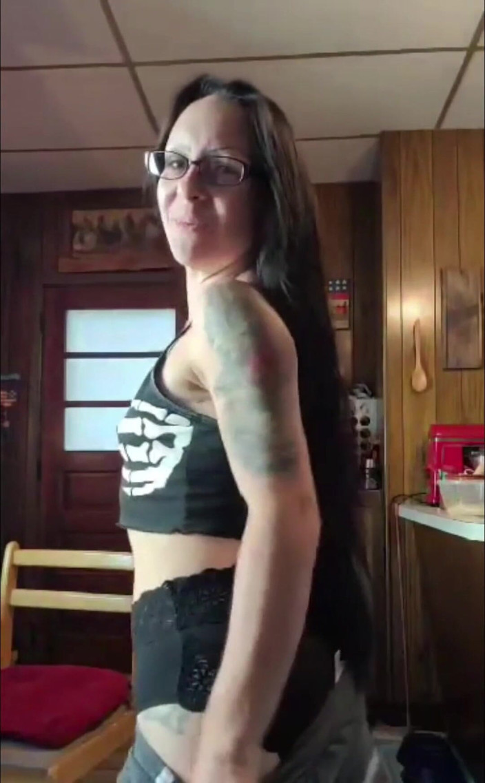 Raven Willow: Jdi do toho, pojďme tě odpočítávat od 10, vím, že se uděláš,...