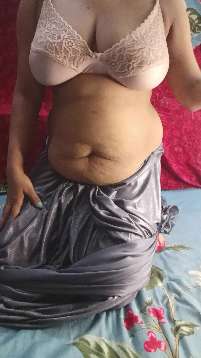 Kavita suman: La moglie BBW indiana mostra la sua figura