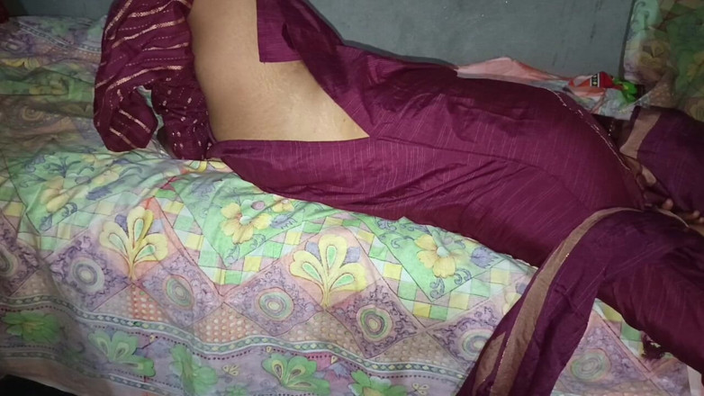 Kavita69: Payudara sempurna pada MILF berambut merah yang menakjubkan ini