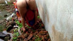 QueenSonali: Я трахаю свою учительницу в лесу, настоящий рискованный секс на улице