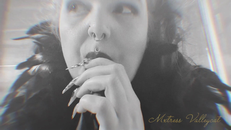 Mxtress Valleycat: Vape Cloud Oblivion