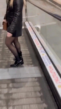 Al Centro Commerciale Rimorchio Una Bionda E Mi Faccio Fare Una Sega Nel Parcheggio