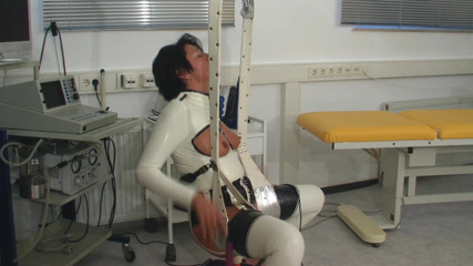 Rubber & Clinic Studio - 1ATOYS: Pengalaman melancap dubur dalam lateks