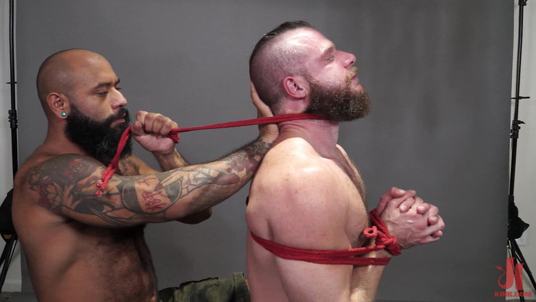 Kinky Bites Gay: Bonded Leo Forte i Brian Bonded