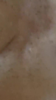 Fa sesso in piedi con una sborrata nelle sue mutandine