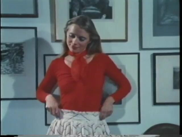 Old Good Porn: Sarışın hatun göğüslerini ovuyorken arkadan sikiliyor