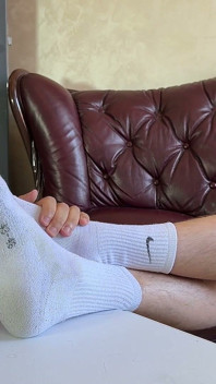 Il Trono del Signore: Adorando i piedi implacabili del mio Signore Max