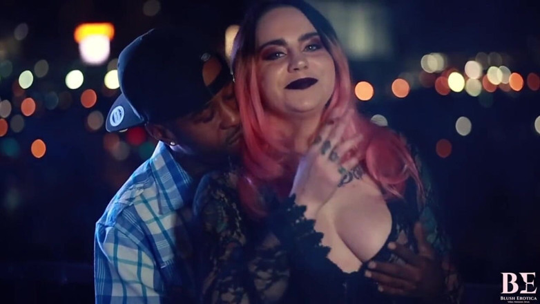 Blush erotica: Făcându-l pe soțul meu încornorat să mă urmărească cu o pulă...