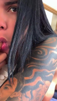 A Cunhada De Bunda Grande Sayafit Convida O Namorado Da Irmã Para Gravar Vídeos Pornôs