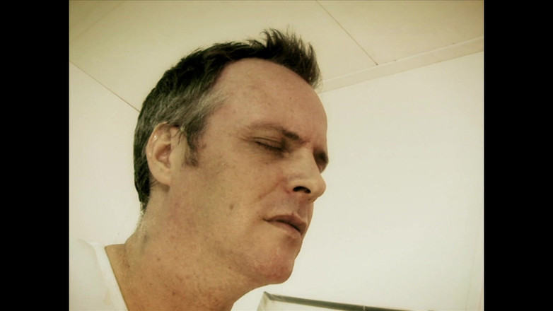 British Porn: Ninfomane tettona cavalca un cazzo con la sua figa gocciolante...