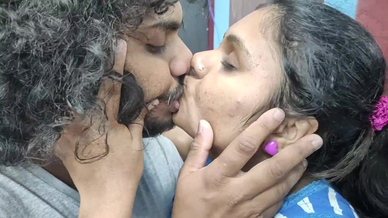Vaigavarun45: Shimmy and Tracks Removal and Hot Kiss with Boobs Press...