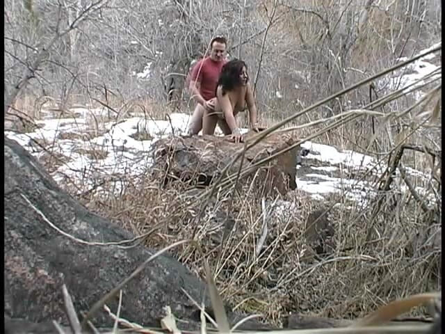 Homegrown Outdoor Sex: Hailey River трахается в сисечки на улице