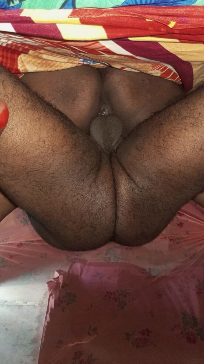 Auntixxx69: Mon frère m’emmène dans sa chambre et me baise seul