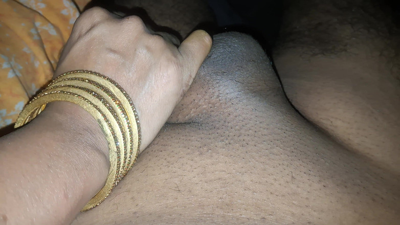 Busty Banuu: Awek bertetek besar berkongkek