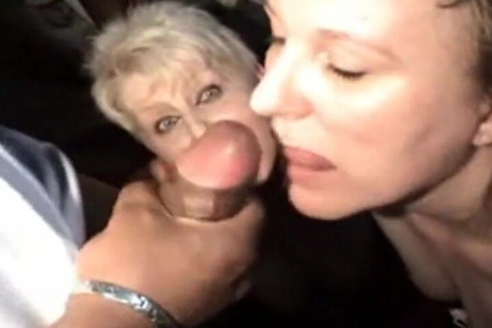 Videos Francaises: Nare Franse cougars verniedigd in interraciale gangbang