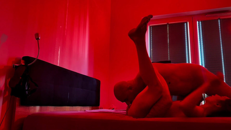 SalomeMassimo: Plaisir dans la chambre. Sexe sensuel sous des lumières rouges