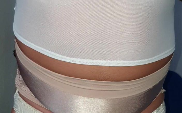 Sexy shinny clothes: Jupe en satin liquide et culotte en nylon