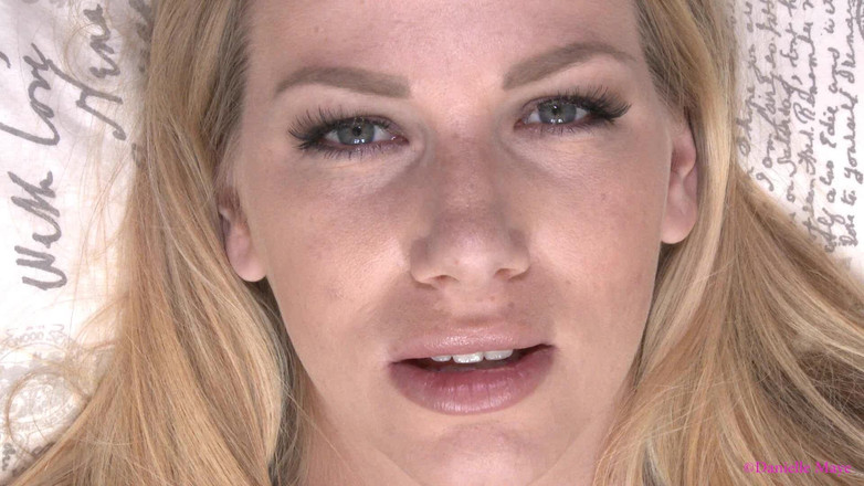 Danielle Maye: アップクローズファック