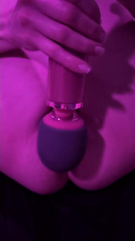 Pieds lâches : footjob de MILF non-appelé et séance de squirt explosif