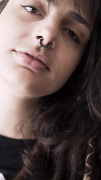 Duży tyłek Dreadhota bierze potwora kutasa na anal creampie