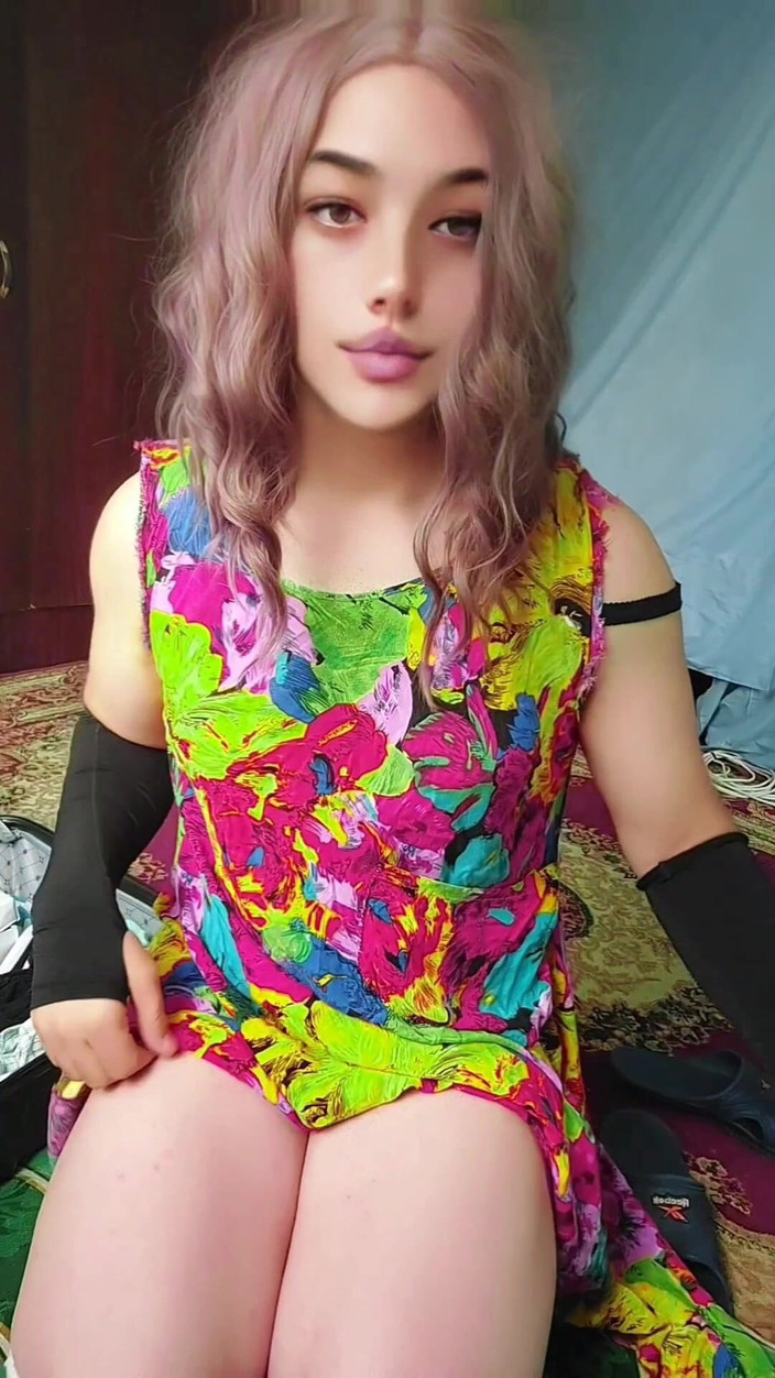 Kitty_Cross: Yuk, tonton video kompilasi video tari striptis cantik crossdresser kitty
