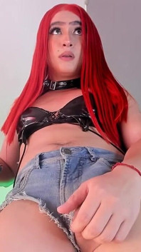 Giant Cock Trans показує флірт і биття для тебе