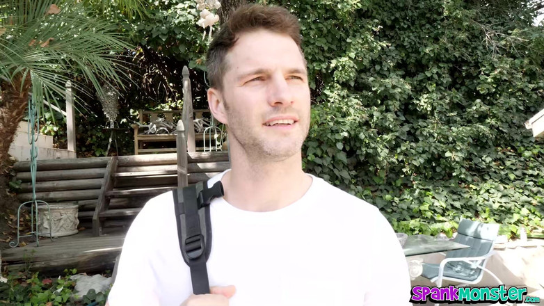 Spankmonster: 娇小少女jazmin luv对鸡巴有一个痴迷