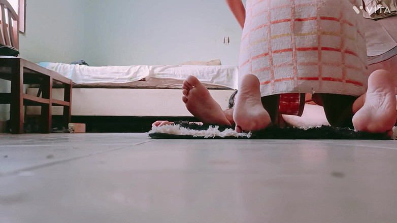 Kamila6922: Aku ngajak tetanggaku untuk ngentot dia di karpet baru tanpa...